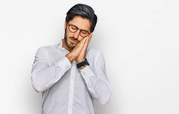 Joven Hombre Hispano Con Camisa Negocios Gafas Durmiendo Cansado Soñando — Foto de Stock