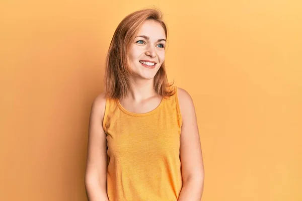 Young Caucasian Woman Wearing Casual Style Sleeveless Shirt Looking Away — Stock Photo, Image