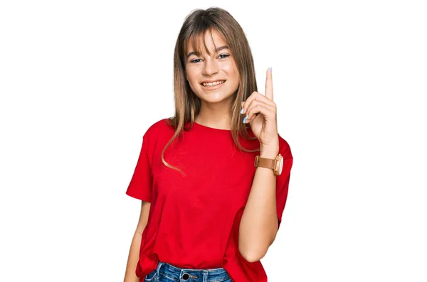 Έφηβος Καυκάσιος Κορίτσι Φορώντας Casual Κόκκινο Μπλουζάκι Δείχνει Και Δείχνοντας — Φωτογραφία Αρχείου