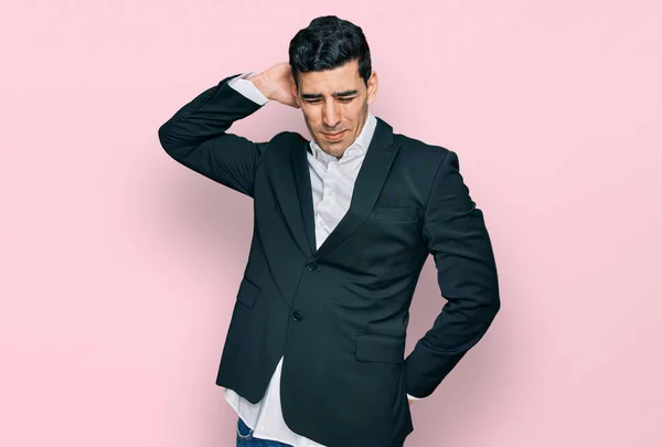 Hezký Hispánec Muž Sobě Obchodní Oblečení Trpí Bolestí Krku Zranění — Stock fotografie