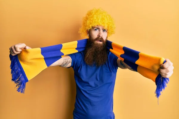 Homem Ruivo Com Barba Longa Futebol Jogo Torcida Hooligan Vestindo — Fotografia de Stock