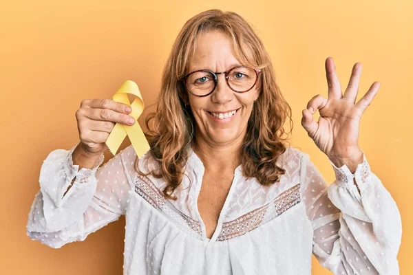 Middle Age Blonde Woman Holding Suicide Prevention Yellow Ribbon Doing — Stock fotografie