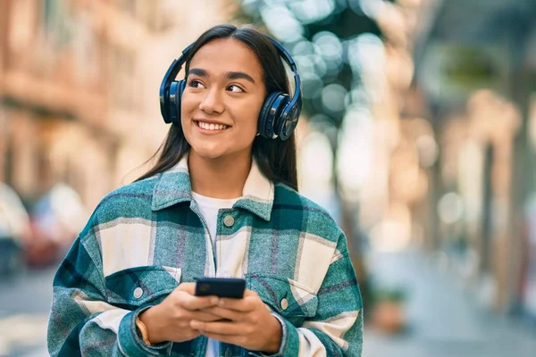 Young Latin Girl Smiling Happy Using Smartphone Headphones City — Stock Photo, Image