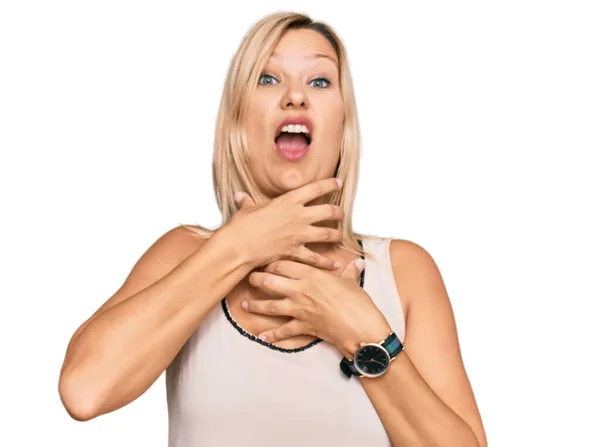 Middle Age Caucasian Woman Wearing Casual Clothes Shouting Suffocate Because — Stock Photo, Image