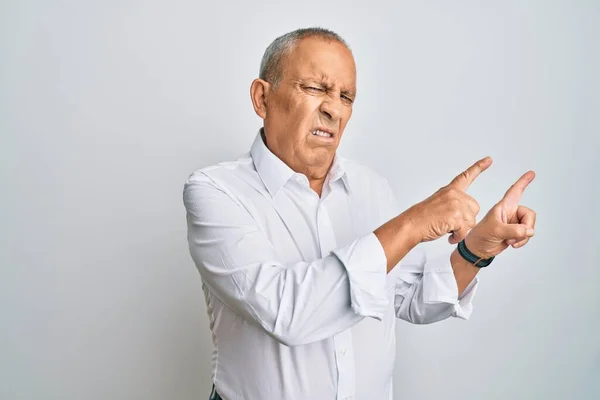 Schöner Älterer Mann Lässigem Weißem Hemd Der Besorgt Und Nervös — Stockfoto