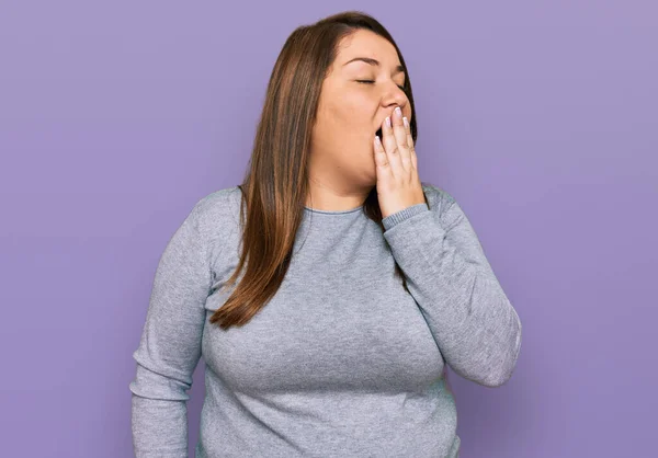 Beautiful Brunette Size Woman Wearing Casual Clothes Bored Yawning Tired — Stock Photo, Image