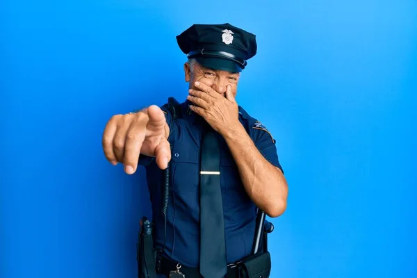 Bonito Homem Maduro Meia Idade Vestindo Uniforme Policial Rindo Você — Fotografia de Stock