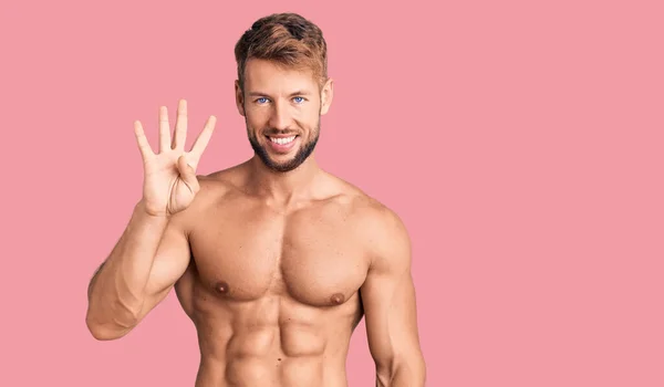 Young Caucasian Man Standing Shirtless Showing Pointing Fingers Number Four — Stock Photo, Image