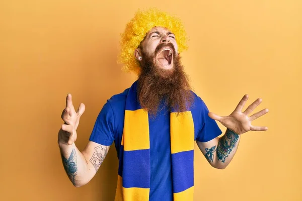 Homem Ruivo Com Barba Longa Futebol Jogo Torcida Hooligan Vestindo — Fotografia de Stock