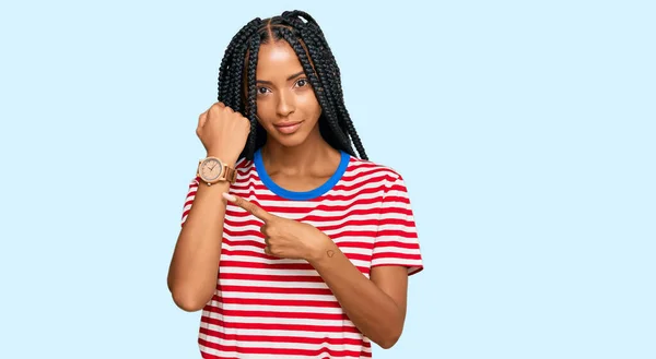 Beautiful Hispanic Woman Wearing Casual Clothes Hurry Pointing Watch Time — Stock Photo, Image