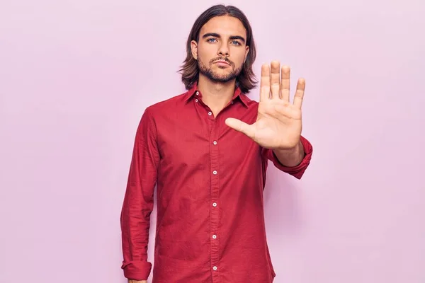 Joven Hombre Guapo Usando Ropa Negocios Haciendo Dejar Cantar Con — Foto de Stock