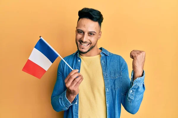 Jeune Homme Arabe Tenant Drapeau France Criant Fier Célébrant Victoire — Photo