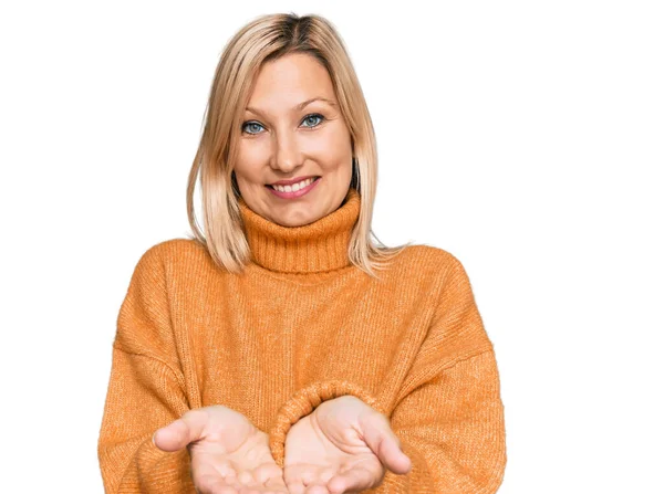 Mujer Caucásica Mediana Edad Vistiendo Suéter Casual Invierno Sonriendo Con — Foto de Stock