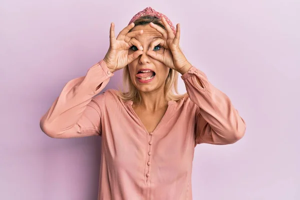 Mujer Caucásica Mediana Edad Que Usa Ropa Casual Haciendo Buen — Foto de Stock