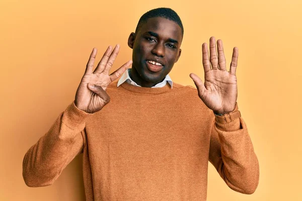 Молодой Африканский Американец Одетый Повседневную Одежду Показывает Пальцем Номер Девять — стоковое фото