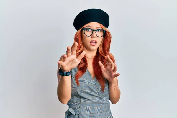 Young Redhead Woman Wearing Fashion French Look Beret Afraid Terrified — Stock Photo, Image