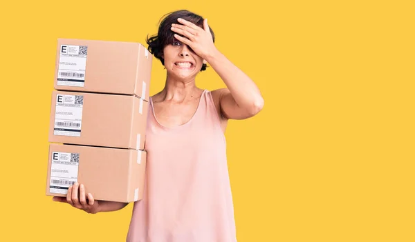 Beautiful Young Woman Short Hair Holding Delivery Packages Stressed Frustrated — Stock Photo, Image