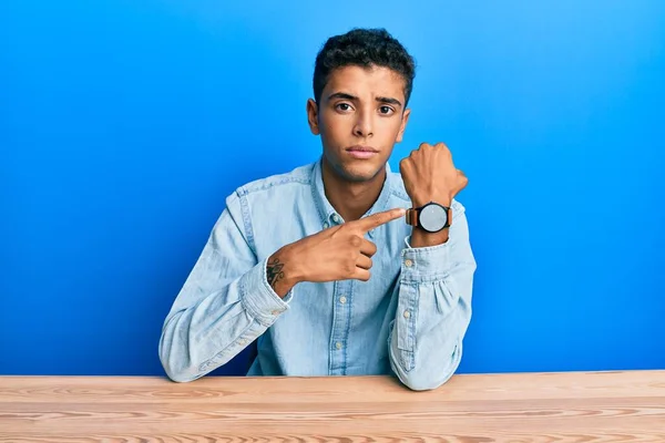Young Handsome African American Man Wearing Casual Clothes Sitting Table — Foto Stock