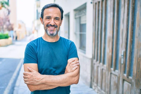 Homem Meia Idade Com Barba Sorrindo Feliz Livre — Fotografia de Stock