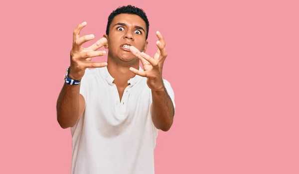 Young Arab Man Wearing Casual Clothes Shouting Frustrated Rage Hands — Stock Photo, Image