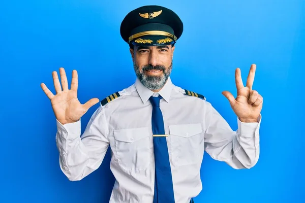 Medelålders Man Med Skägg Och Grått Hår Bär Flygplan Pilot — Stockfoto