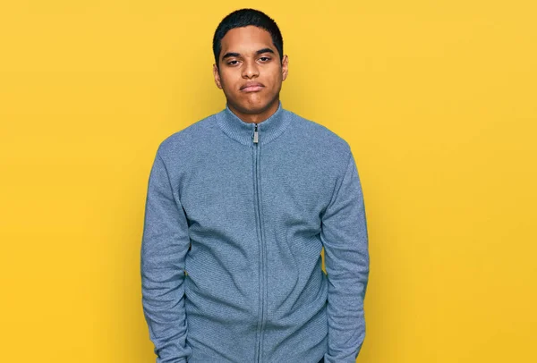 Junger Schöner Hispanischer Mann Lässigem Sweatshirt Der Schläfrig Und Müde — Stockfoto