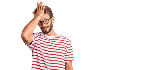 Hombre Guapo Rubio Con Barba Que Usa Ropa Casual Gafas —  Fotos de Stock