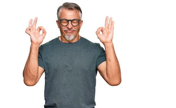 Hombre Pelo Gris Mediana Edad Que Usa Ropa Casual Gafas —  Fotos de Stock