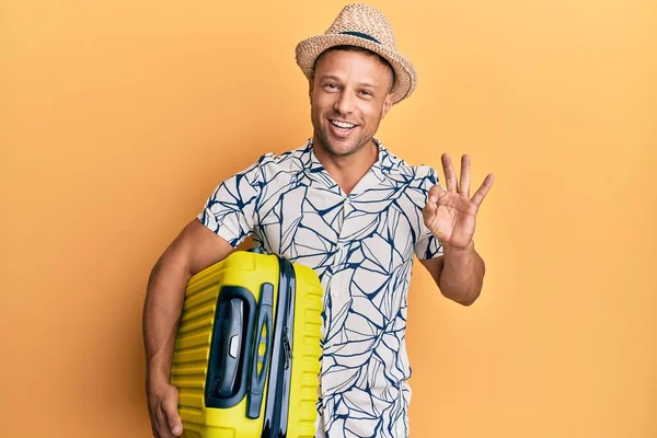 Handsome Muscle Man Holding Suitcase Going Summer Vacation Doing Sign — 图库照片