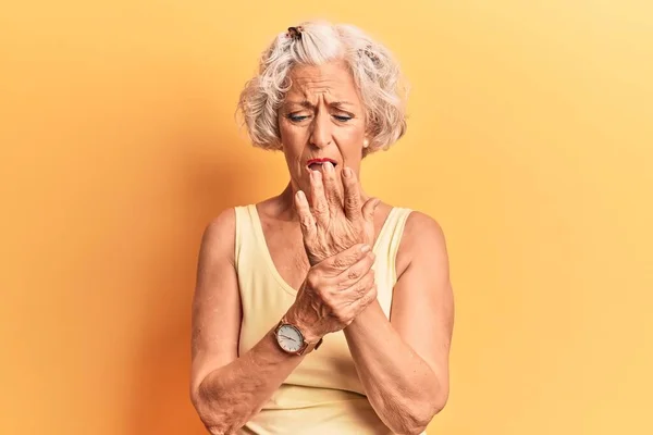 Senior Grey Haired Woman Wearing Casual Clothes Suffering Pain Hands — Stock Fotó