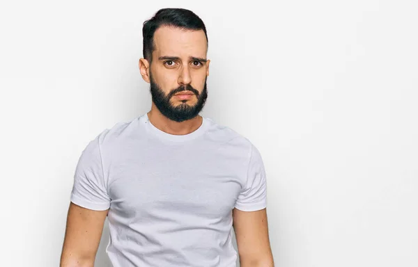 Giovane Con Barba Che Indossa Casual Shirt Bianca Scettico Nervoso — Foto Stock