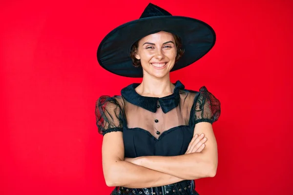 Mulher Hispânica Jovem Vestindo Bruxa Halloween Traje Rosto Feliz Sorrindo — Fotografia de Stock