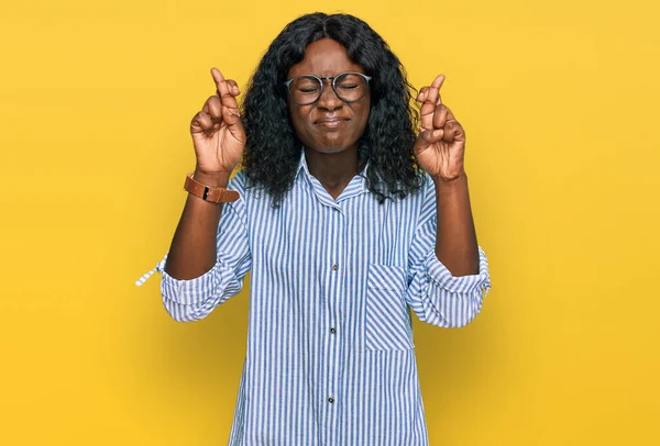 Beautiful African Young Woman Wearing Casual Clothes Glasses Gesturing Finger — 스톡 사진