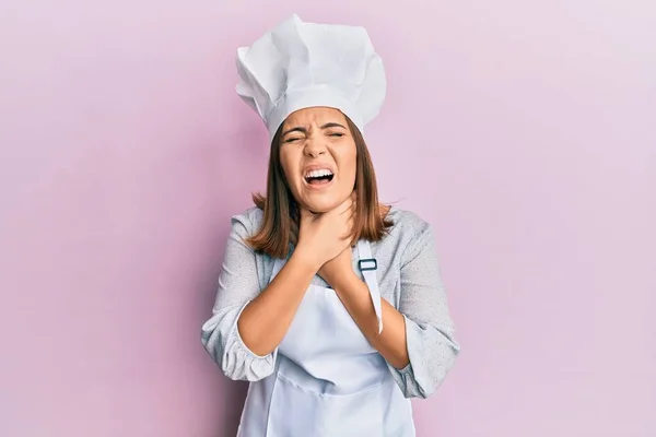 Young Beautiful Woman Wearing Professional Cook Uniform Hat Shouting Suffocate — ストック写真