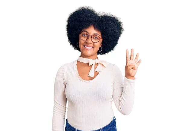 Jovem Afro Americana Vestindo Roupas Casuais Óculos Mostrando Apontando Para — Fotografia de Stock