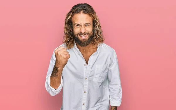 Handsome Man Beard Long Hair Wearing Casual Clothes Angry Mad — Stock Photo, Image