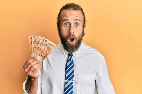 Handsome Business Man Beard Long Hair Holding Brazilian Real Banknotes — Stock Photo, Image
