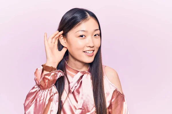 Young Beautiful Chinese Woman Wearing Casual Shirt Smiling Hand Ear — Stock Photo, Image