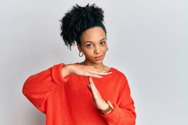 Young African American Girl Wearing Casual Clothes Doing Time Out — Stock Photo, Image