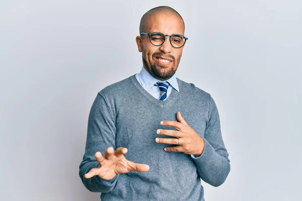 Hispanische Erwachsene Mann Mit Brille Und Business Stil Angeekelten Ausdruck — Stockfoto