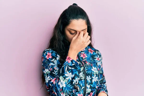 Beautiful Middle Eastern Woman Wearing Casual Floral Jacket Tired Rubbing — Foto Stock