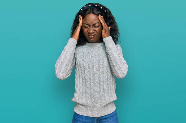 Beautiful African Young Woman Wearing Casual Winter Sweater Hand Head — Stock Photo, Image