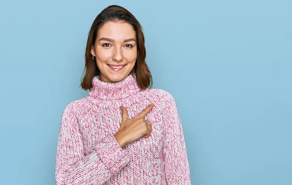 Junge Kaukasische Mädchen Tragen Wollenen Winterpullover Fröhlich Mit Einem Lächeln — Stockfoto