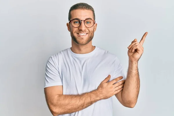 Young Caucasian Man Wearing Casual Clothes Glasses Big Smile Face — Stockfoto