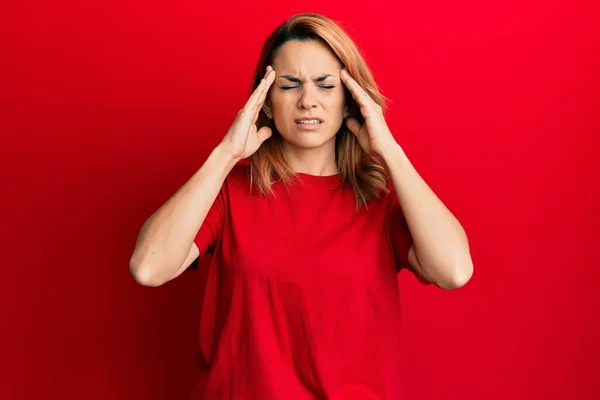스페인의 스트레스때문에 머리에 통증을 느끼기 티셔츠를 있습니다 편두통으로 고생하다 — 스톡 사진