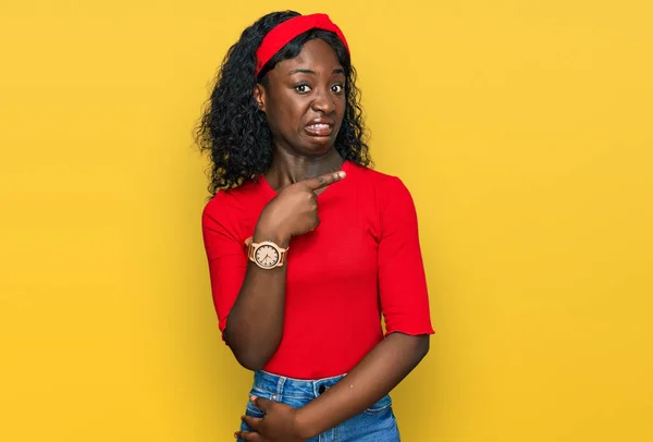 Beautiful African Young Woman Wearing Casual Clothes Pointing Aside Worried — Fotografia de Stock