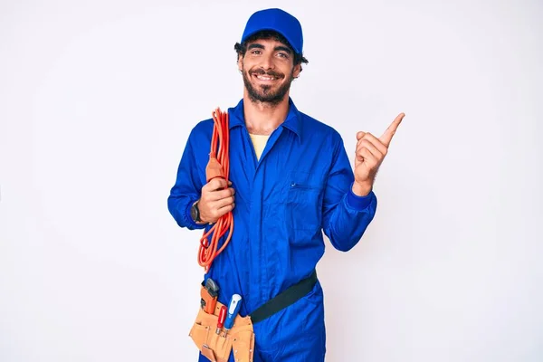 Jovem Bonito Com Cabelo Encaracolado Urso Vestindo Uniforme Macacão Construtor — Fotografia de Stock