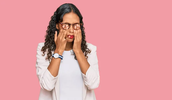 Chica Afroamericana Joven Con Ropa Negocios Frotando Los Ojos Para —  Fotos de Stock