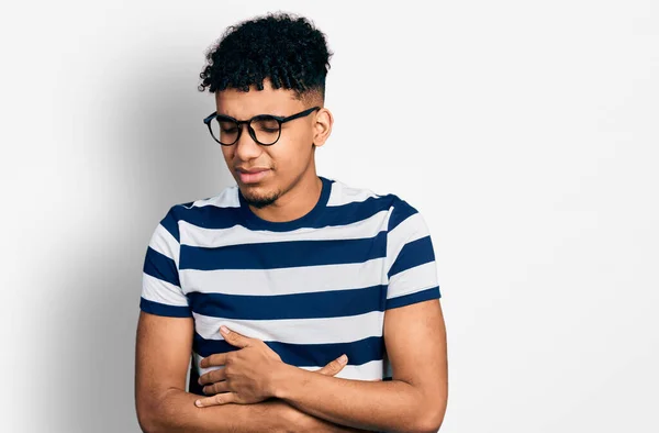 Junge Afrikanisch Amerikanische Mann Trägt Lässige Kleidung Und Brille Mit — Stockfoto