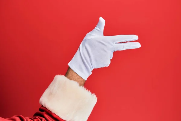 Mão Homem Vestindo Traje Papai Noel Luvas Sobre Fundo Vermelho — Fotografia de Stock